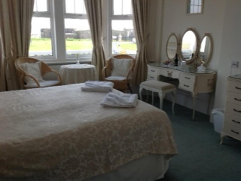 Bed and Breakfast Bassets House AEGON International Esterno foto